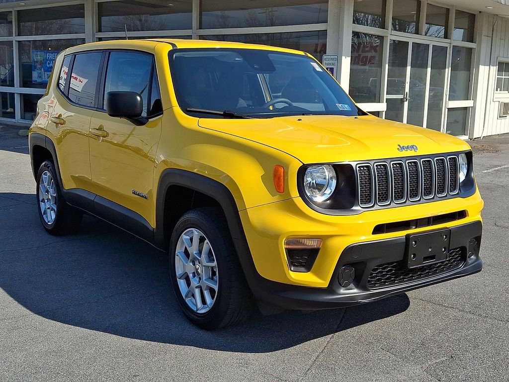 Used 2023 Jeep Renegade Latitude image 3