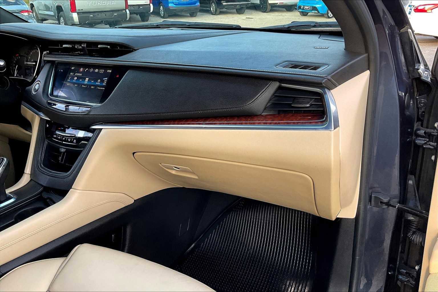 Used 2018 Cadillac XT5 Luxury w/ Driver Awareness Package image 29