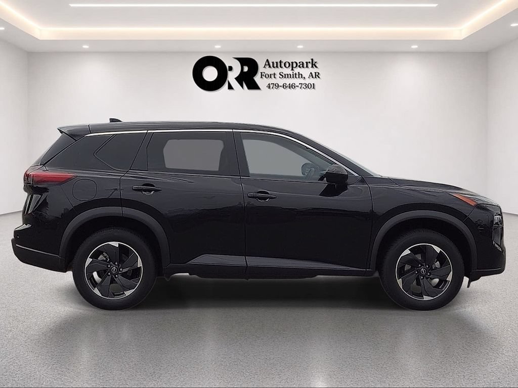Used 2025 Nissan Rogue SV FWD image 6