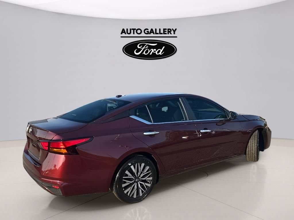 Used 2025 Nissan Altima 2.5 SV FWD image 4