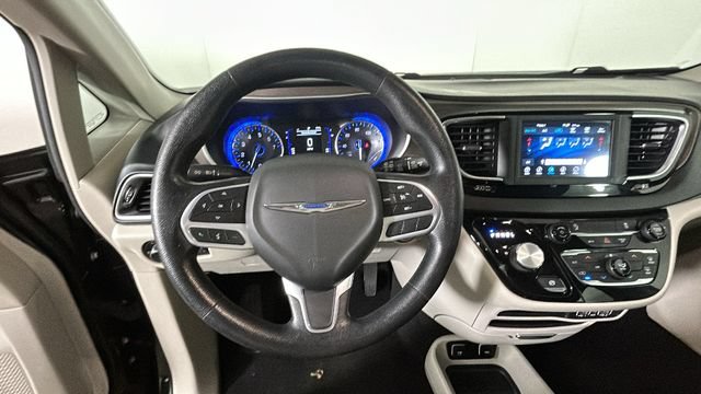 Used 2021 Chrysler Voyager Lxi FWD image 14