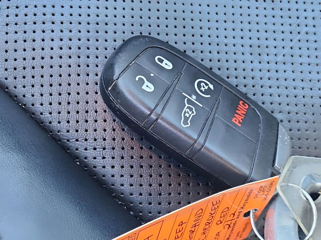 Used 2021 Jeep Grand Cherokee Limited w/ Luxury Group II image 38