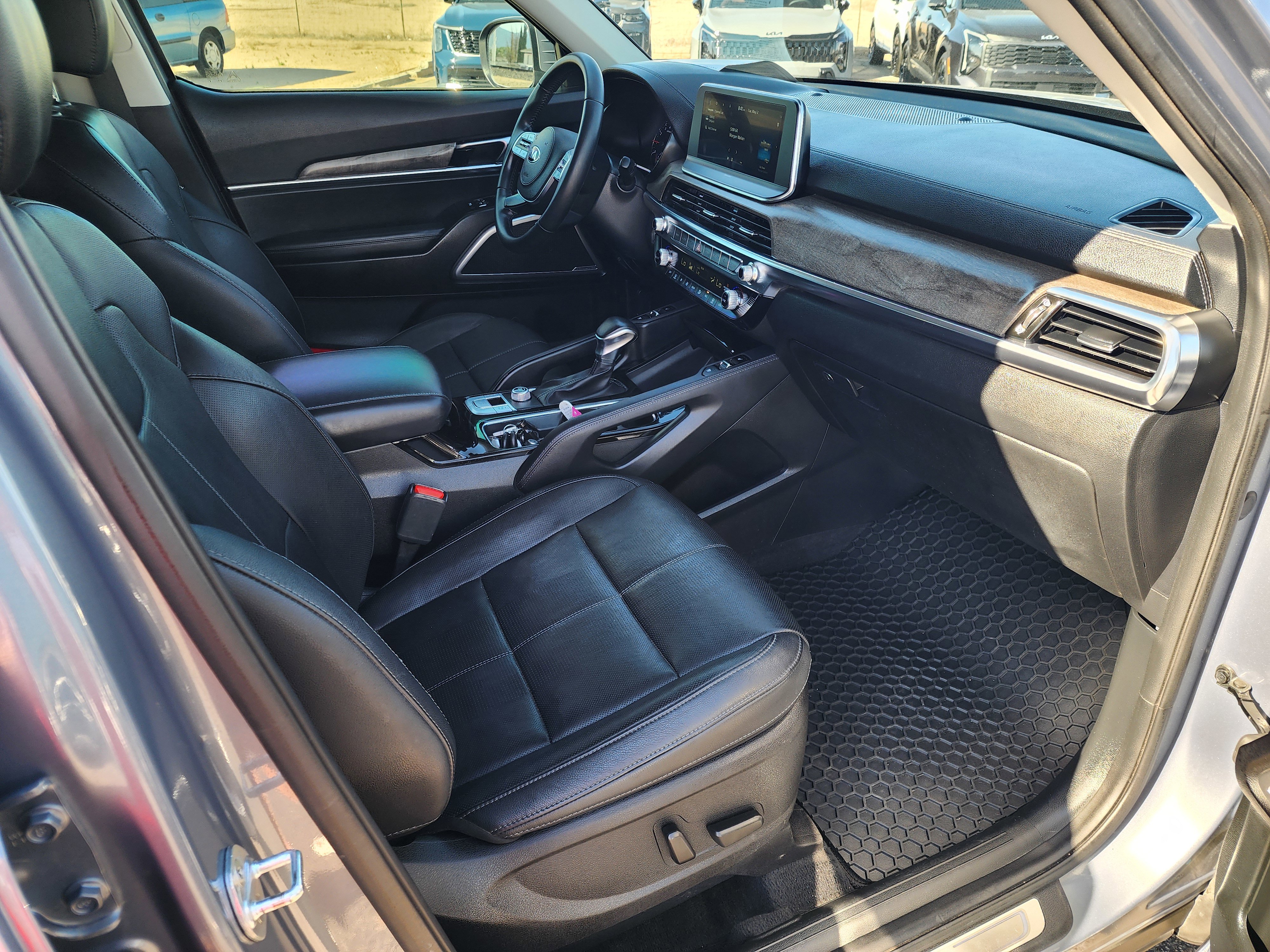 Used 2020 Kia Telluride EX w/ Towing Package FWD image 13