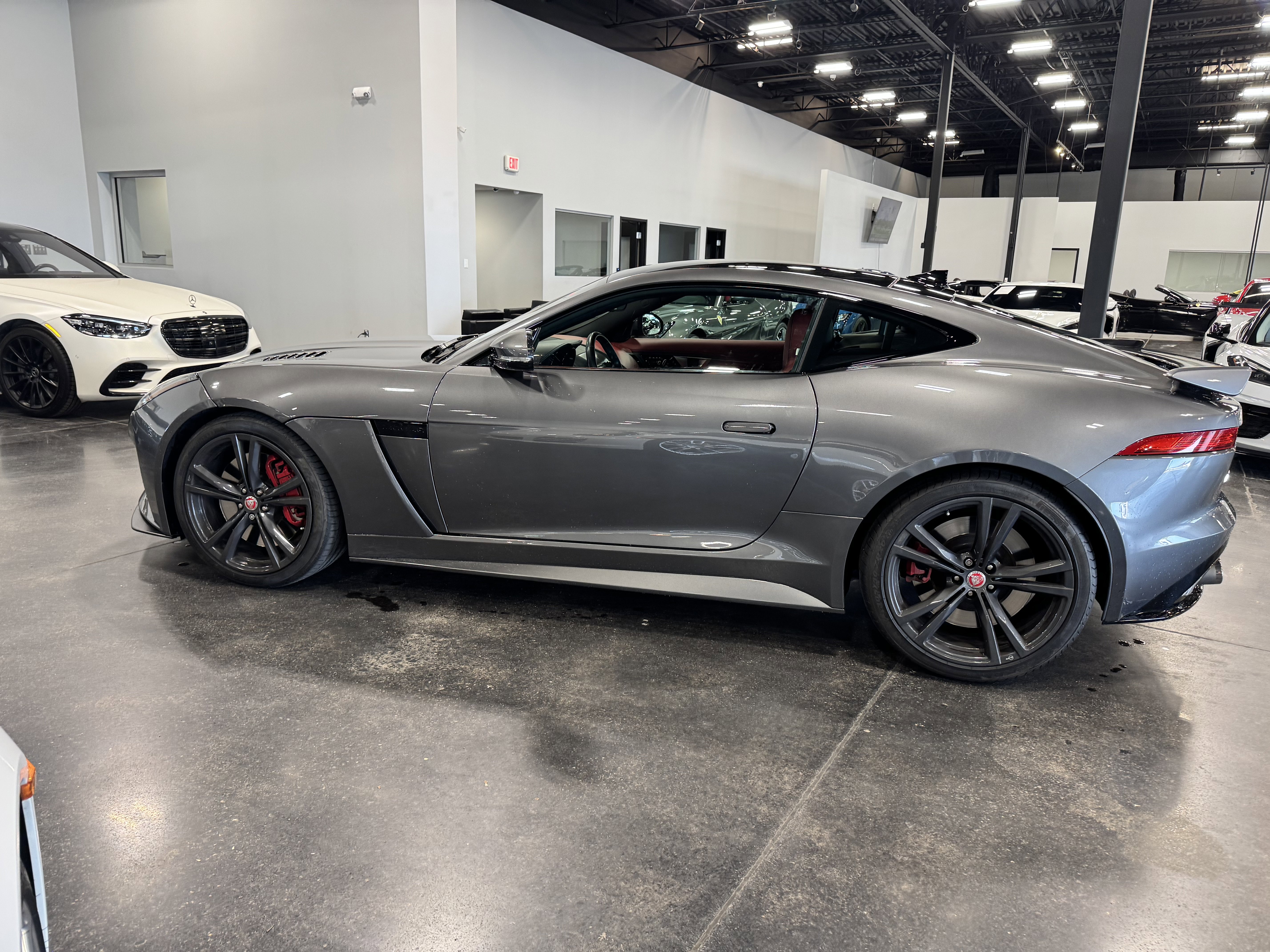Used 2017 Jaguar F-TYPE SVR image 6