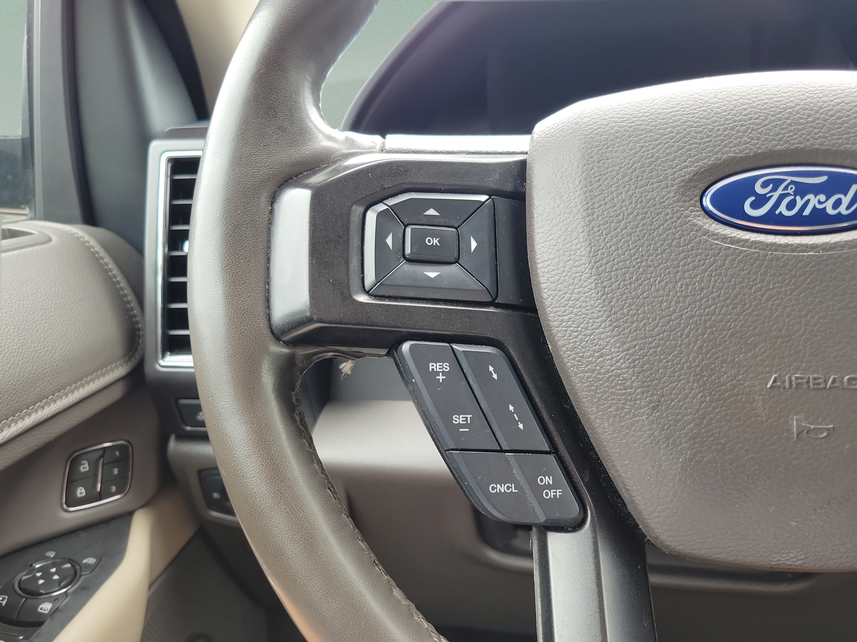 Used 2018 Ford Expedition Limited w/ Equipment Group 302A RWD image 21