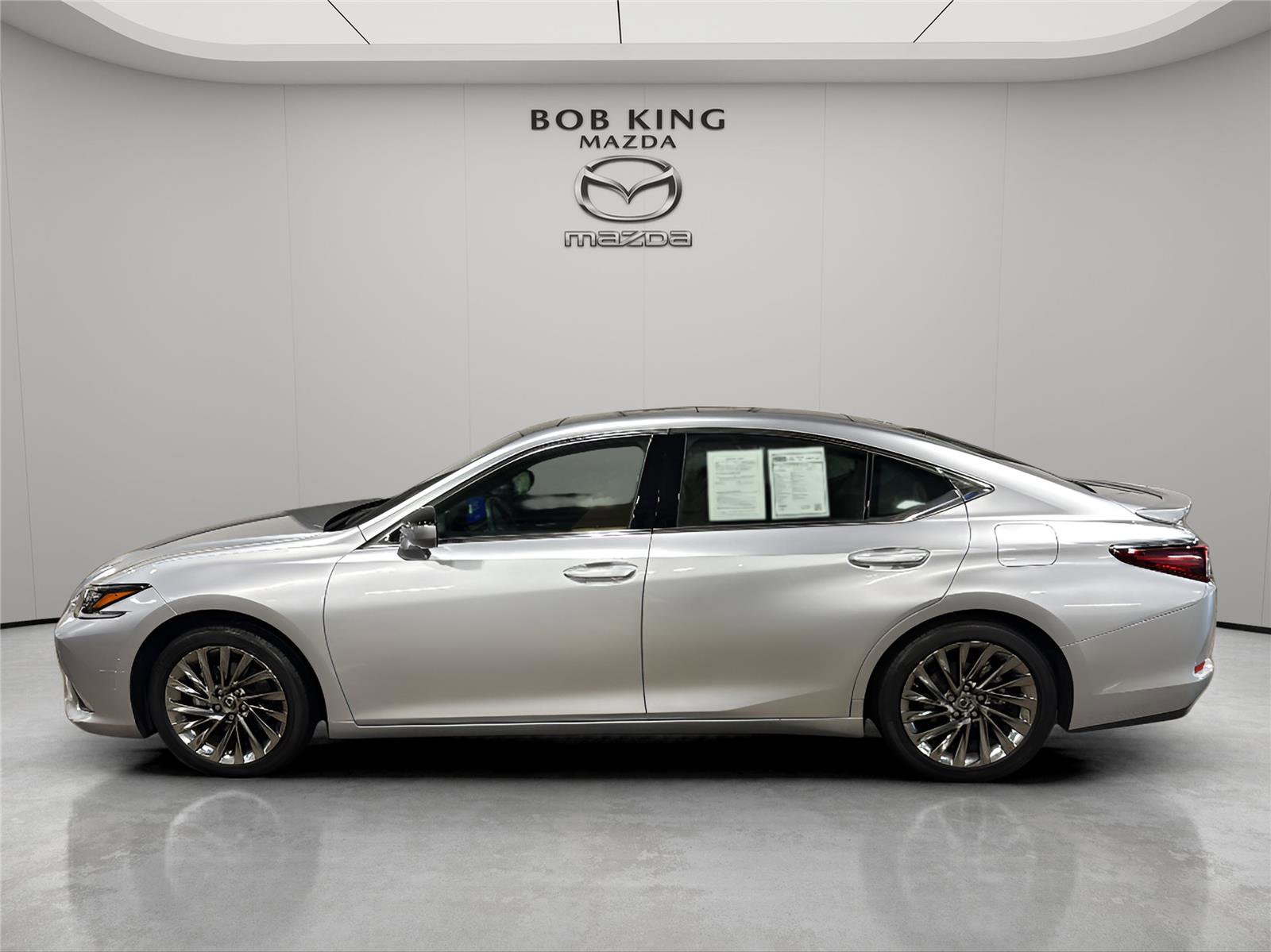 Used 2024 Lexus ES 350 Ultra Luxury w/ Accessory Package (Z2) FWD image 2