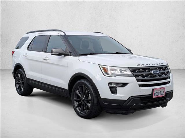 Used 2018 Ford Explorer XLT w/ Equipment Group 202A FWD image 3