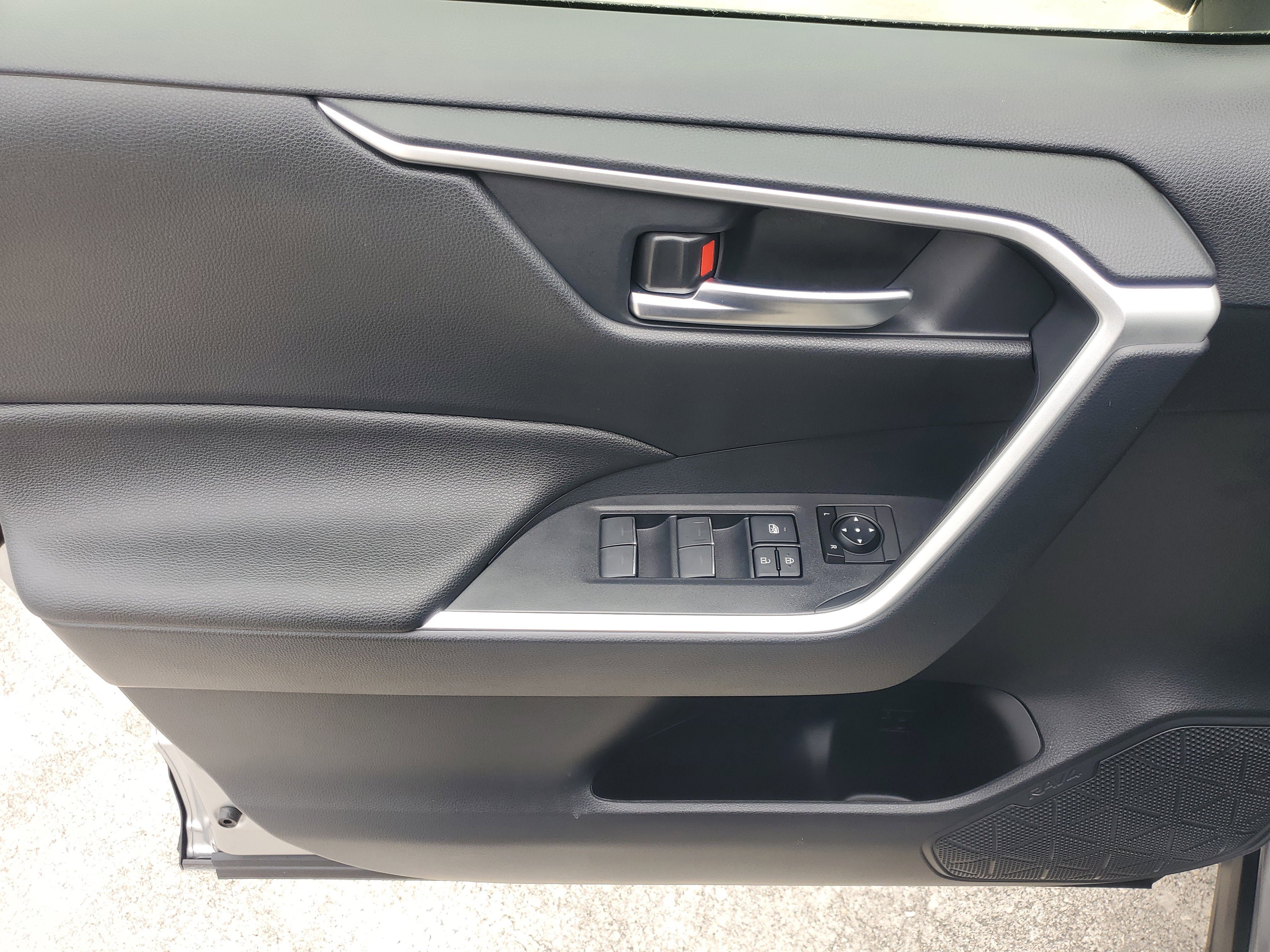 Certified 2025 Toyota RAV4 XLE image 21