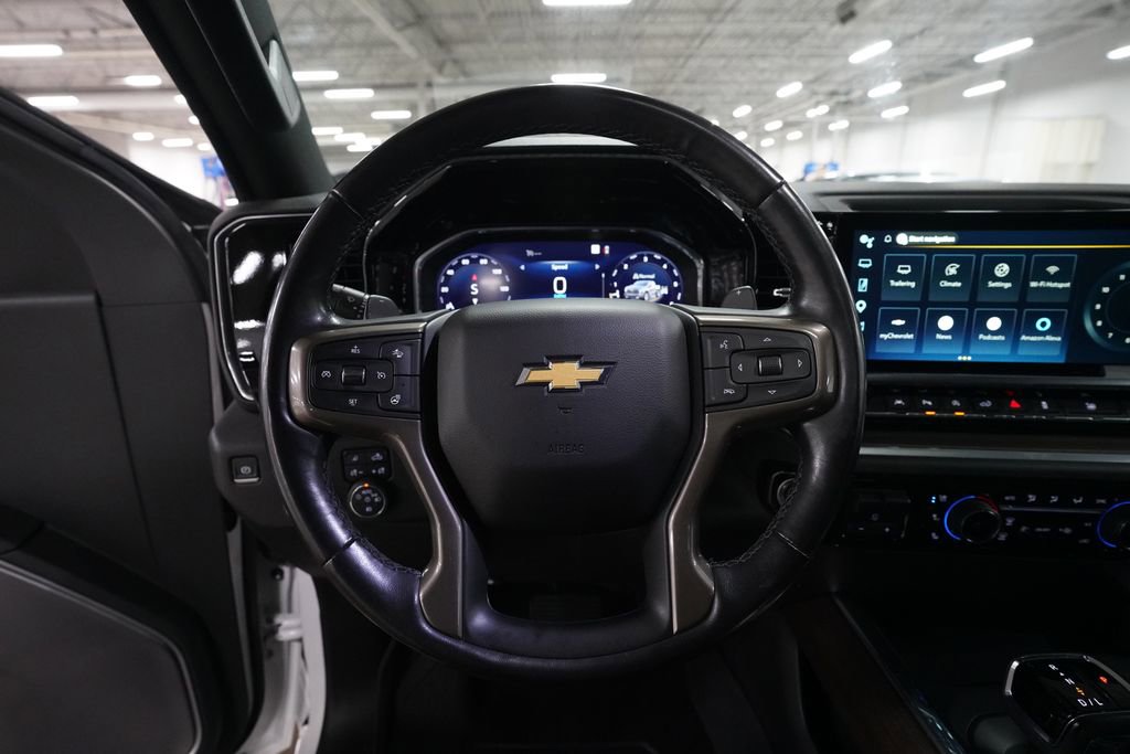 Used 2022 Chevrolet Silverado 1500 High Country w/ High Country Premium Package AWD/4WD image 4