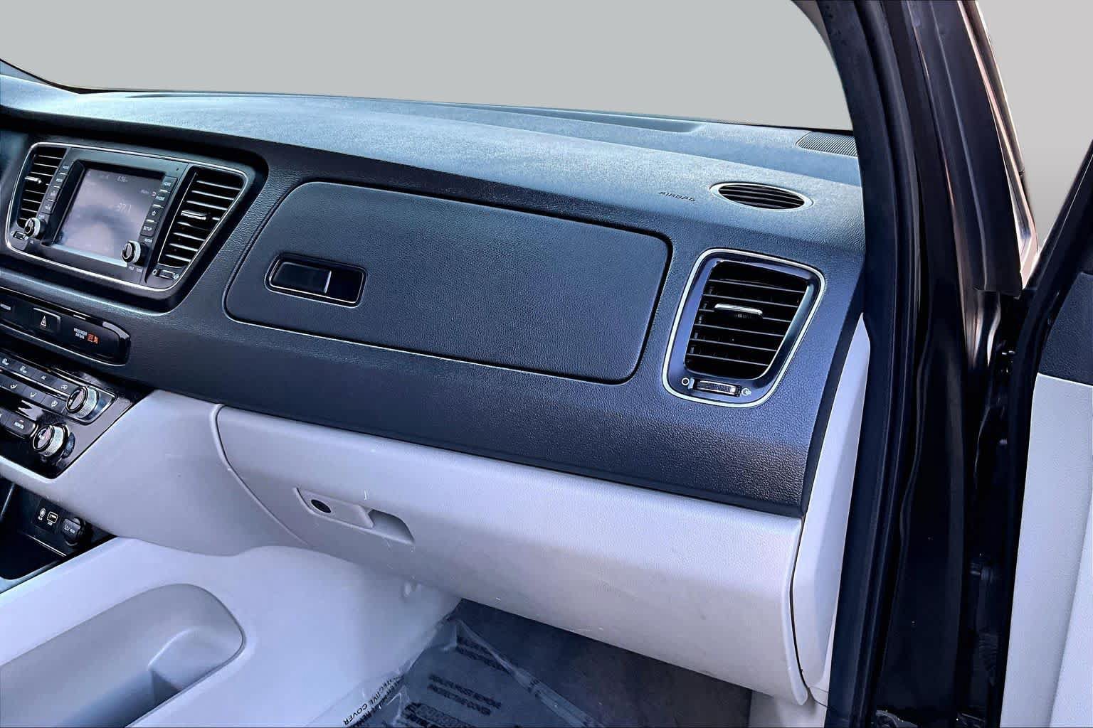 Used 2019 Kia Sedona LX FWD image 18