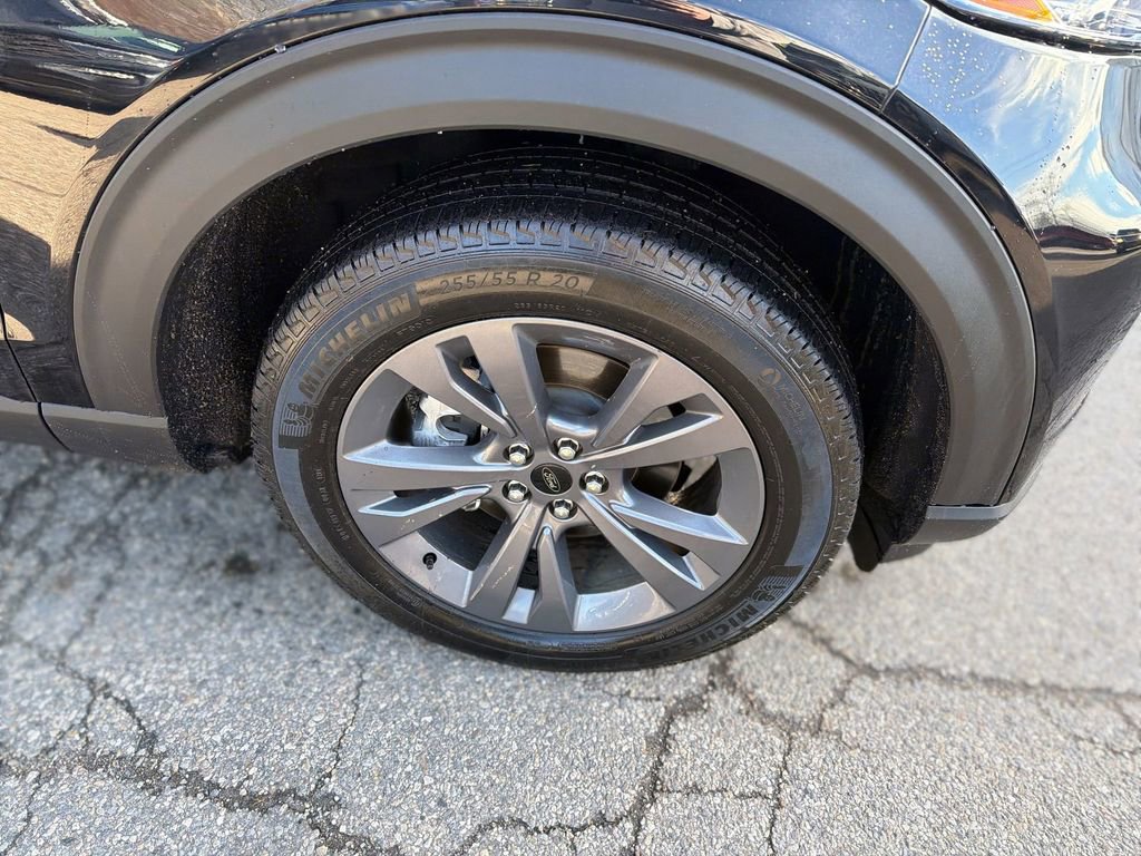 Used 2022 Ford Explorer XLT w/ Equipment Group 202A image 10