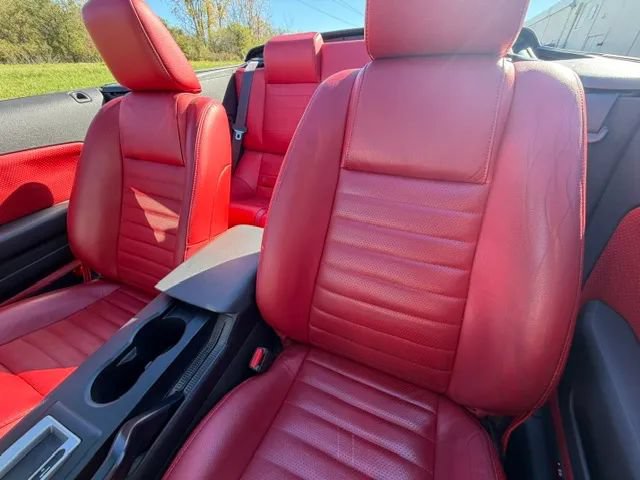Used 2005 Ford Mustang Premium RWD image 32
