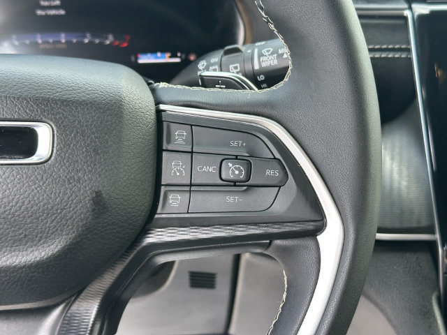 Used 2025 Jeep Grand Cherokee Altitude AWD/4WD image 14