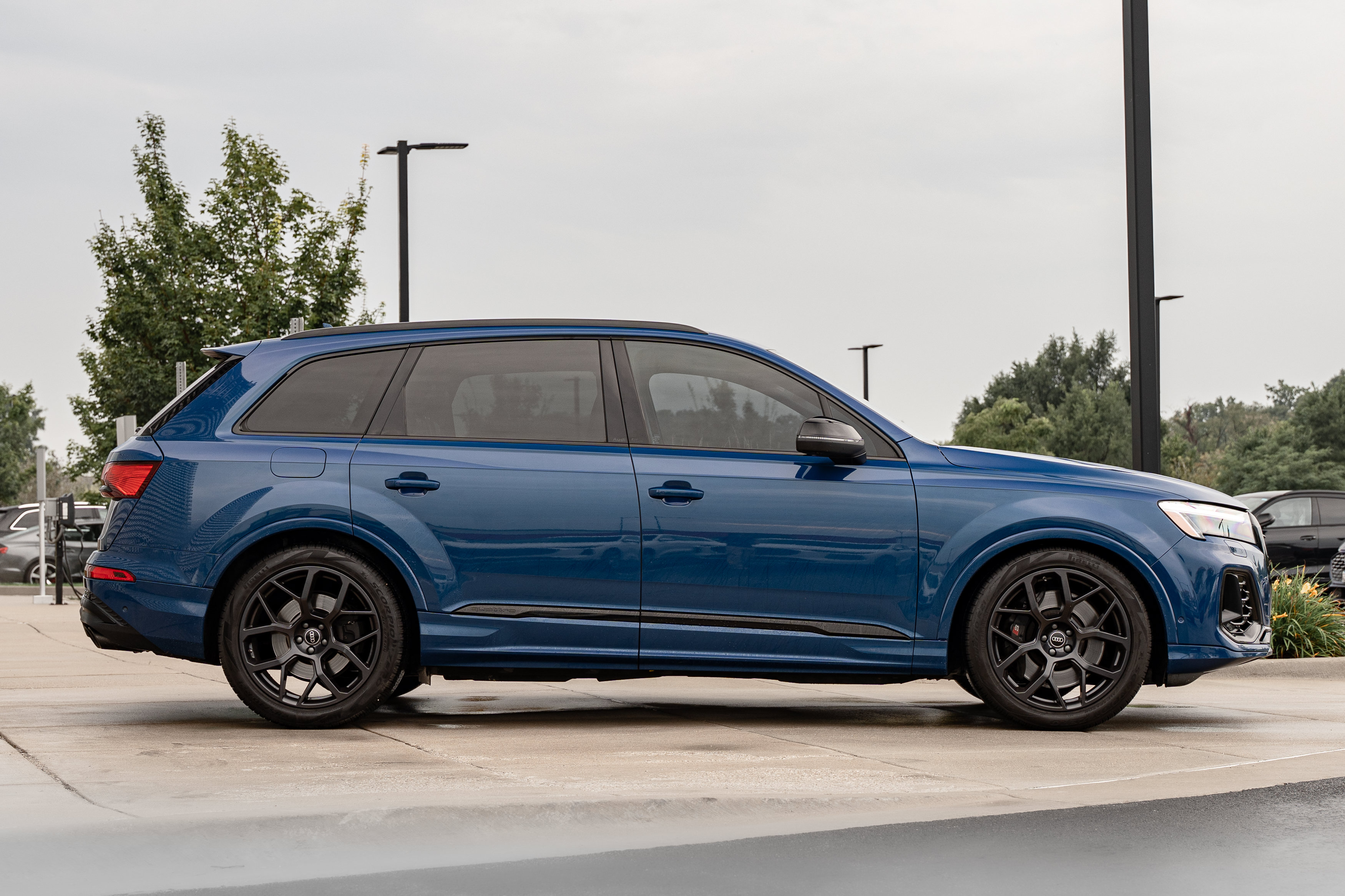 Used 2025 Audi SQ7 Premium Plus AWD/4WD image 3