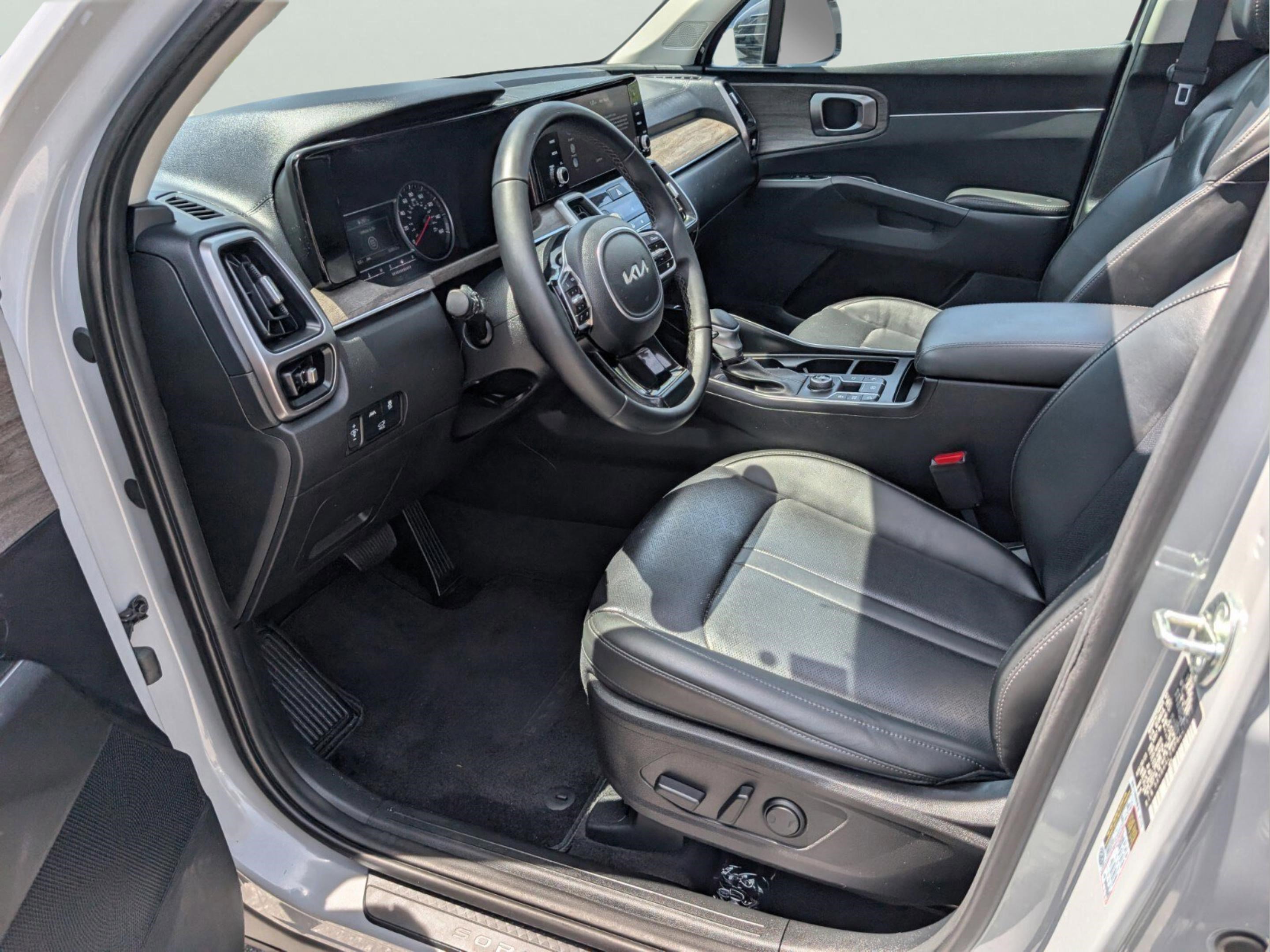Used 2023 Kia Sorento EX w/ Panoramic Sunroof Package FWD image 10
