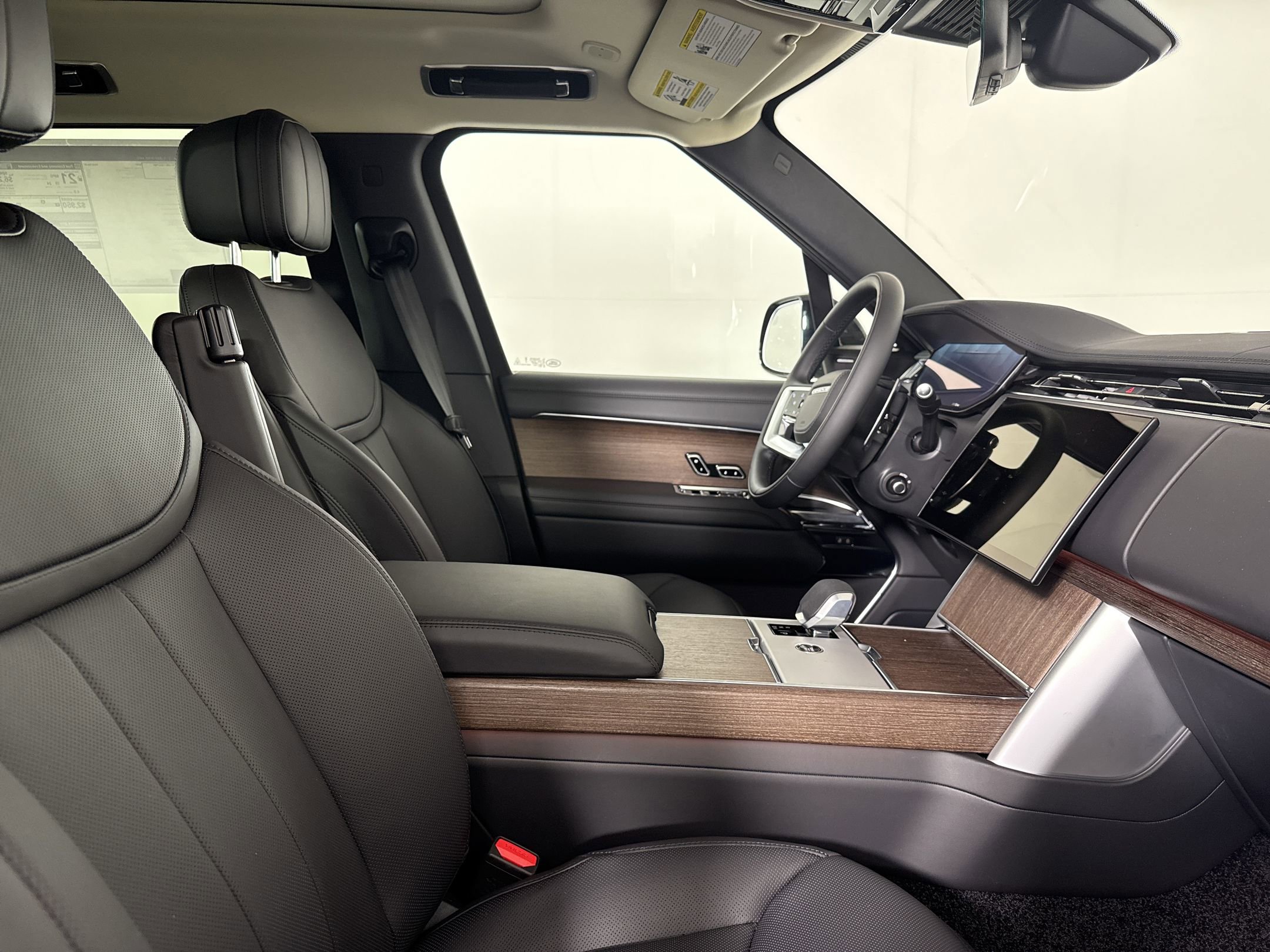 New 2026 Land Rover Range Rover Long Wheelbase SE AWD/4WD image 28