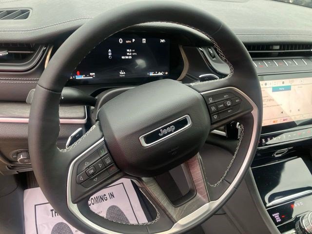 New 2026 Jeep Grand Cherokee L Limited w/ Limited Altitude Package AWD/4WD image 14