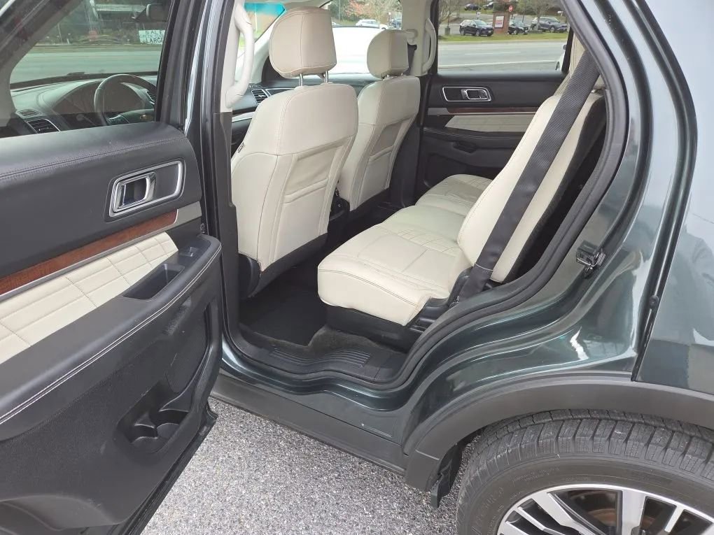 Used 2016 Ford Explorer Platinum image 19