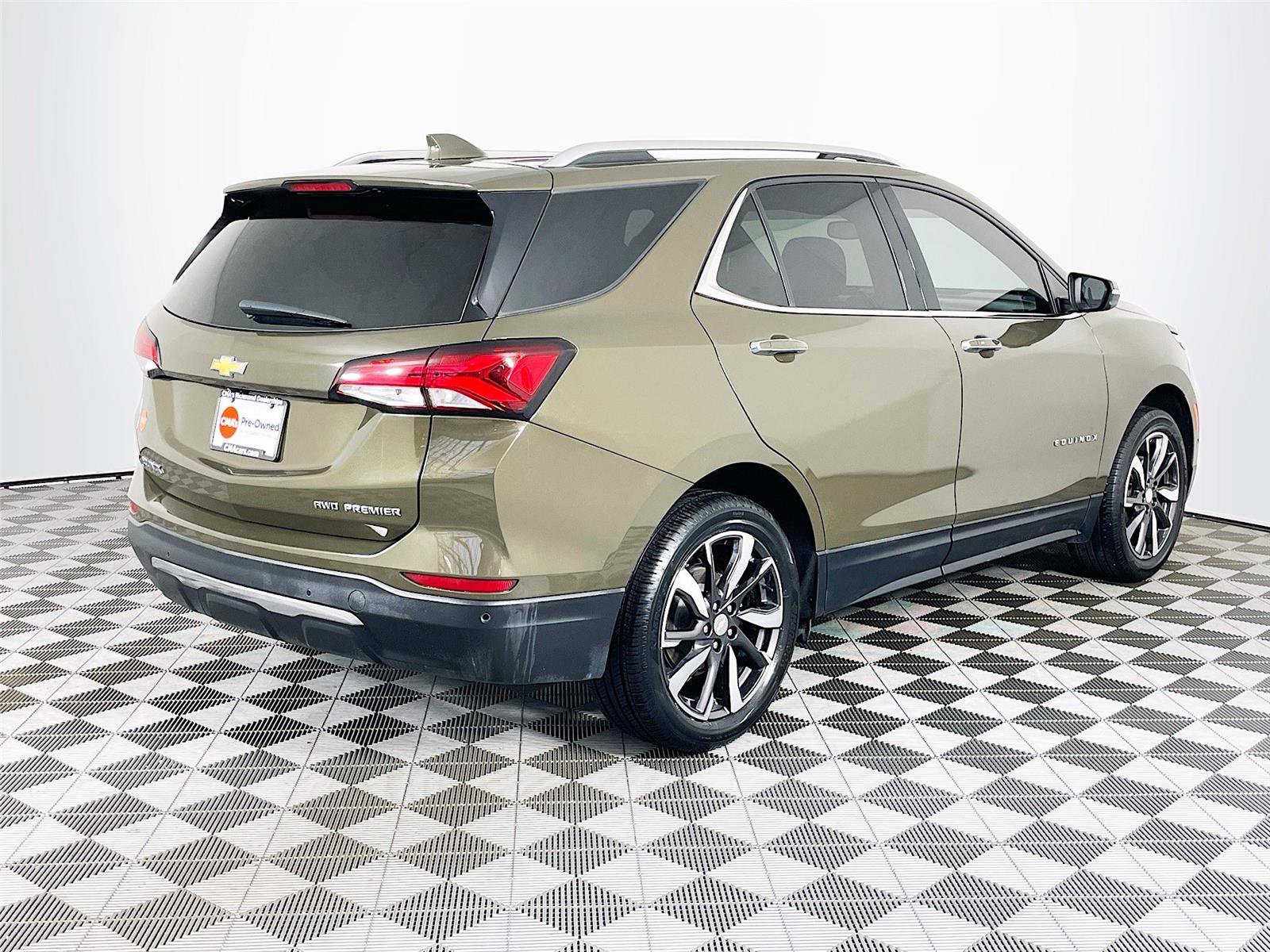 Used 2023 Chevrolet Equinox Premier image 9