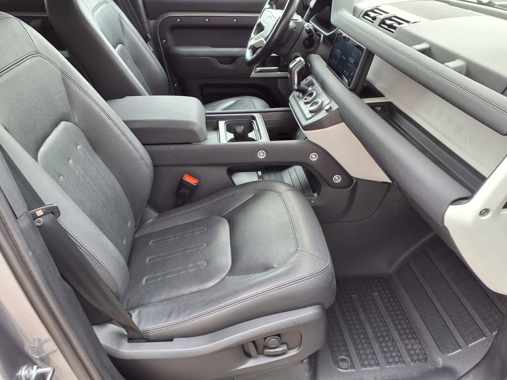 Used 2022 Land Rover Defender 110 SE image 7