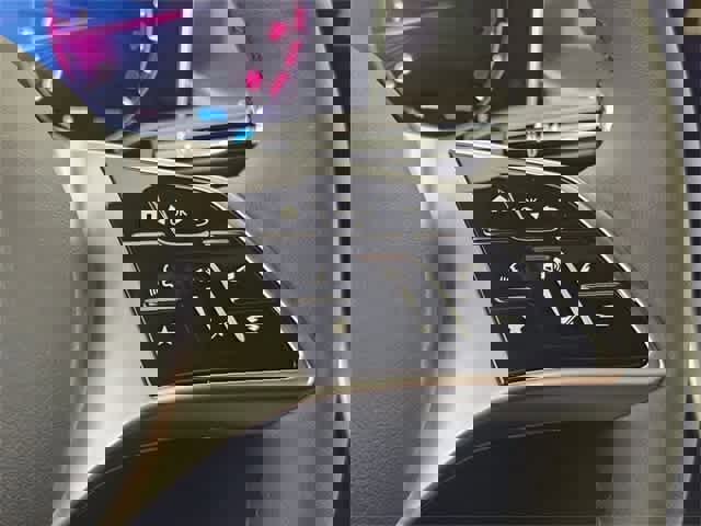 Used 2025 Mercedes-Benz GLC 300 4MATIC image 69