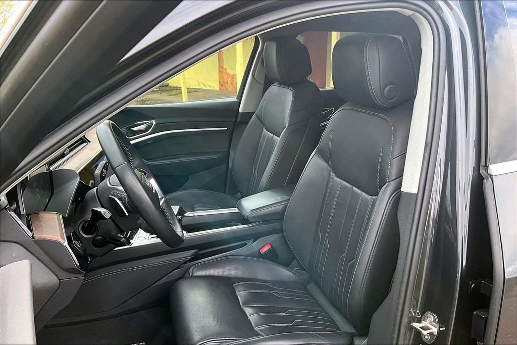 Used 2019 Audi e-tron Prestige w/ Prestige Package AWD/4WD image 9