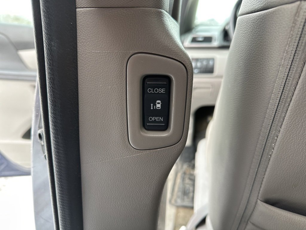 Used 2015 Honda Odyssey EX-L image 32