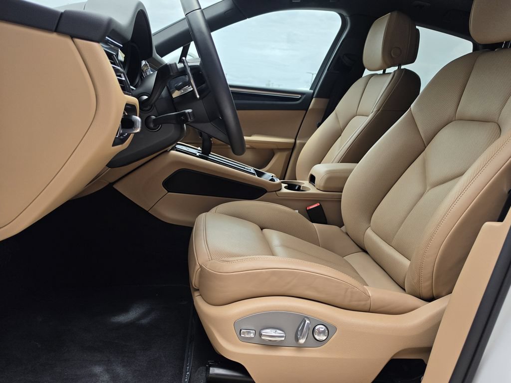 Used 2026 Porsche Macan AWD/4WD image 11