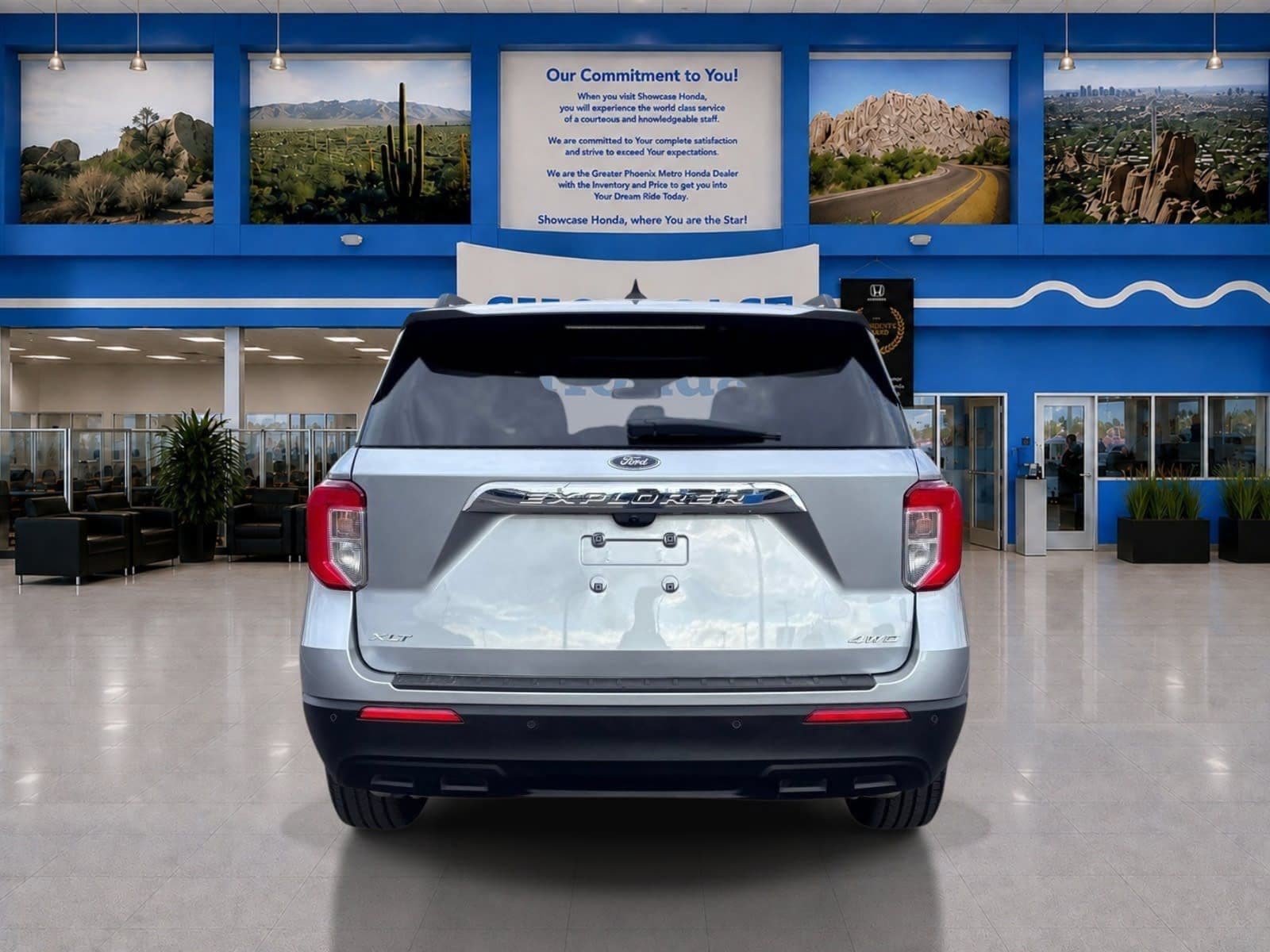 Used 2023 Ford Explorer XLT AWD/4WD image 7