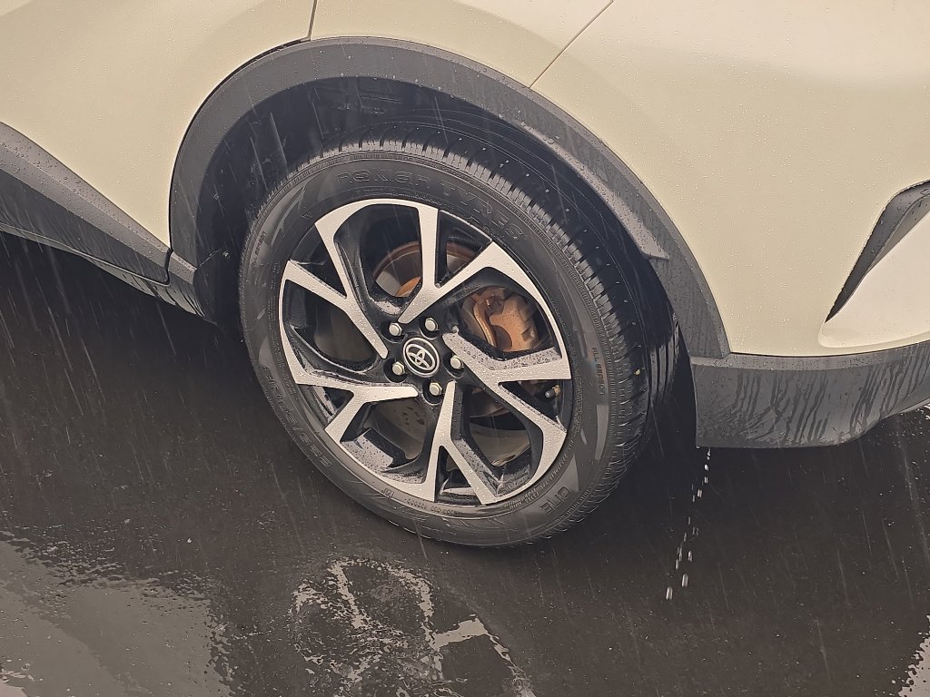 Used 2020 Toyota C-HR XLE image 10