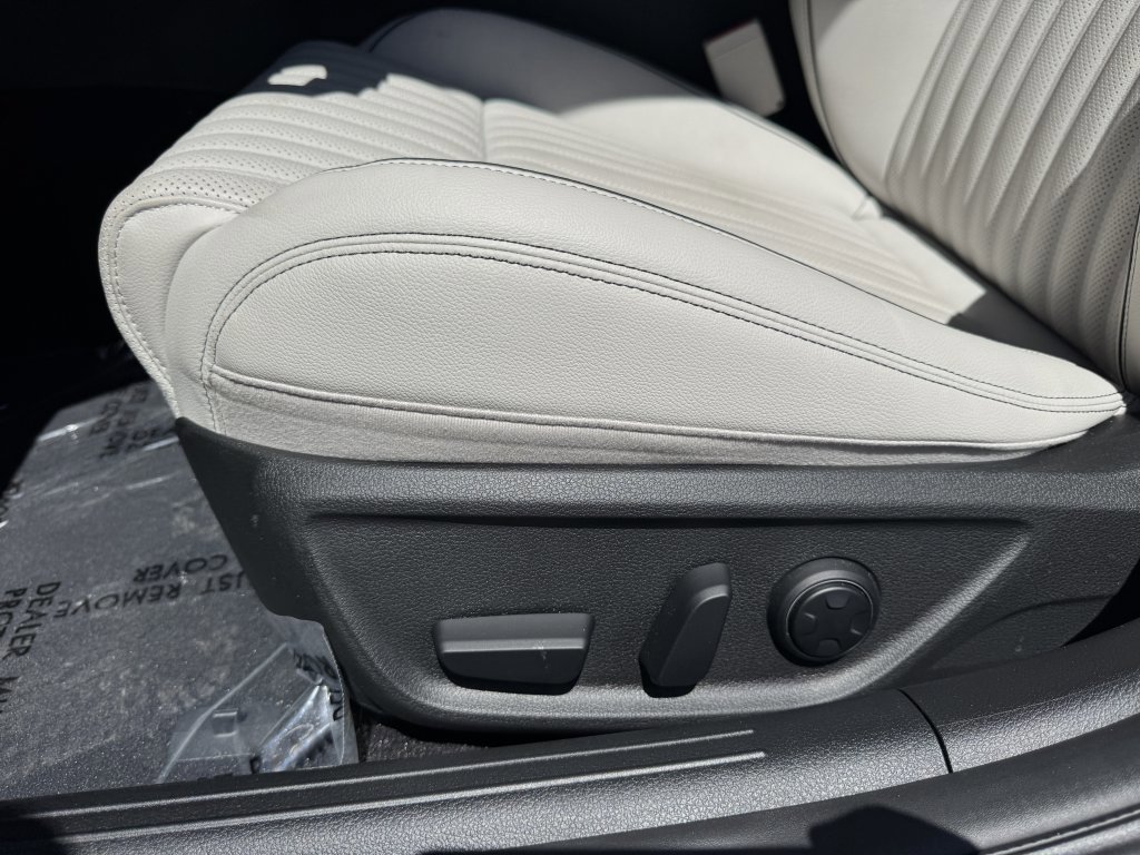 Used 2025 Genesis G70 2.5T w/ Sport Prestige Package image 37