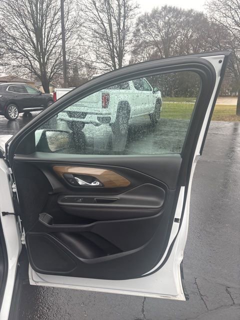 Used 2021 GMC Terrain SLE w/ Driver Convenience Package image 16