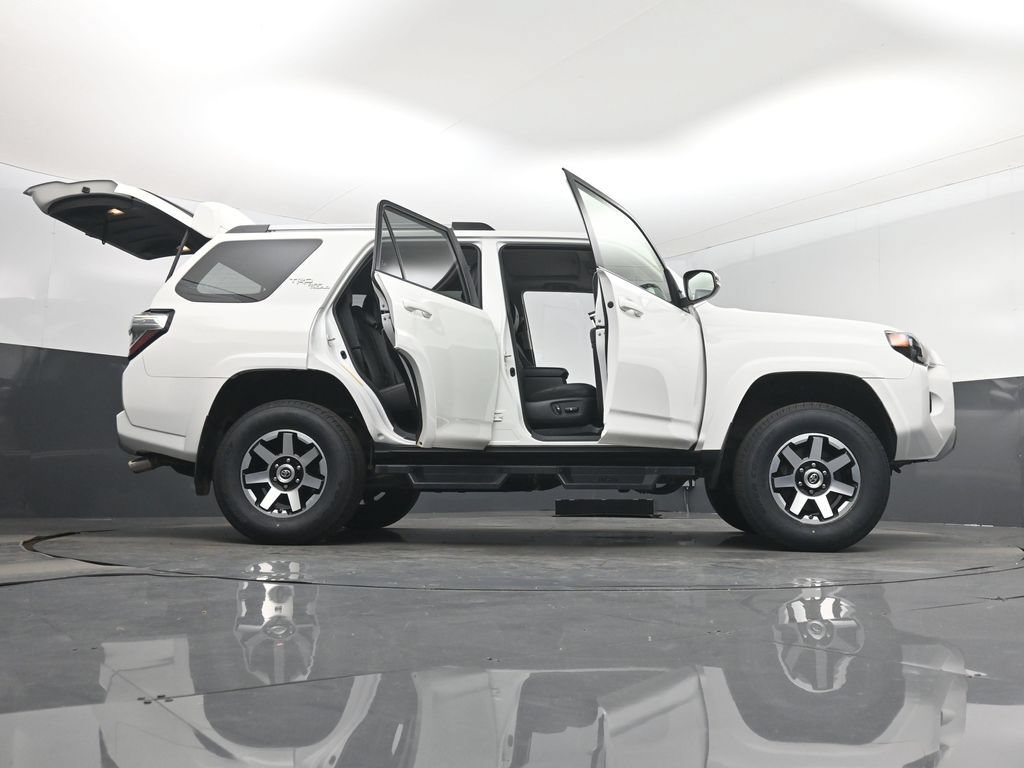 Used 2018 Toyota 4Runner TRD Off-Road Premium AWD/4WD image 7