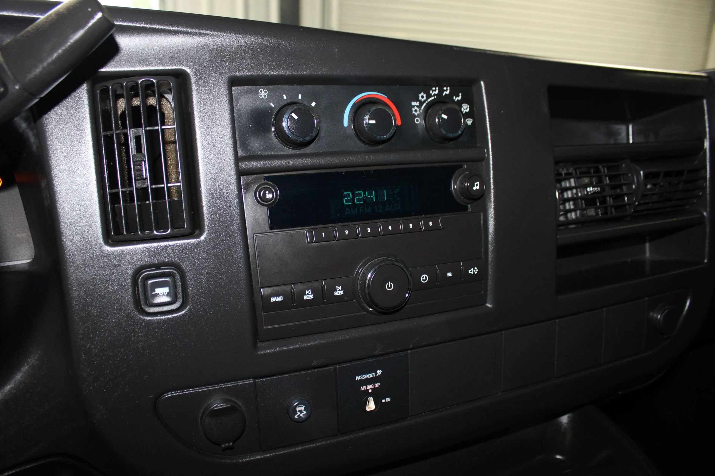 Used 2011 Chevrolet Express 2500 RWD image 13