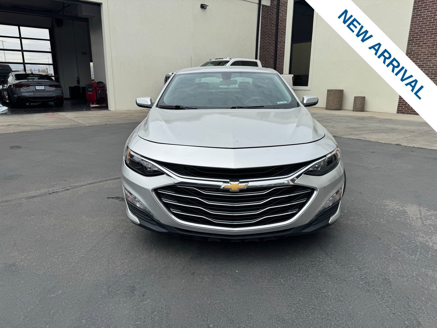 Used 2021 Chevrolet Malibu LT image 2