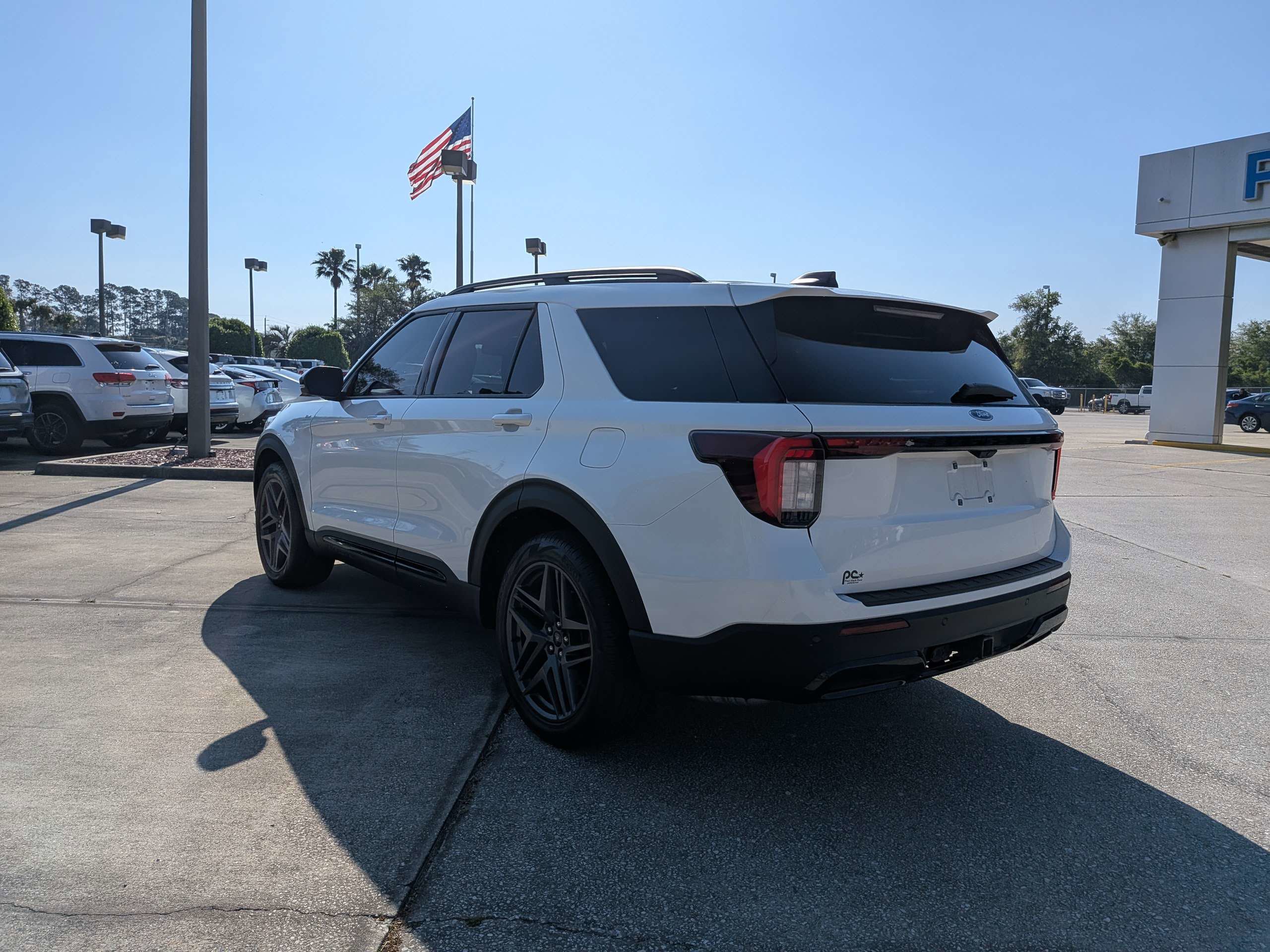 Used 2025 Ford Explorer ST-Line w/ Premium Package RWD image 6