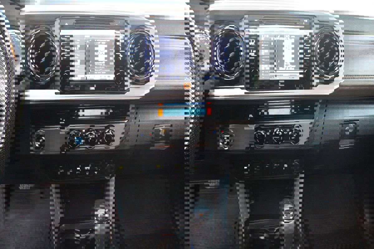 Used 2017 Toyota Tacoma Limited image 27