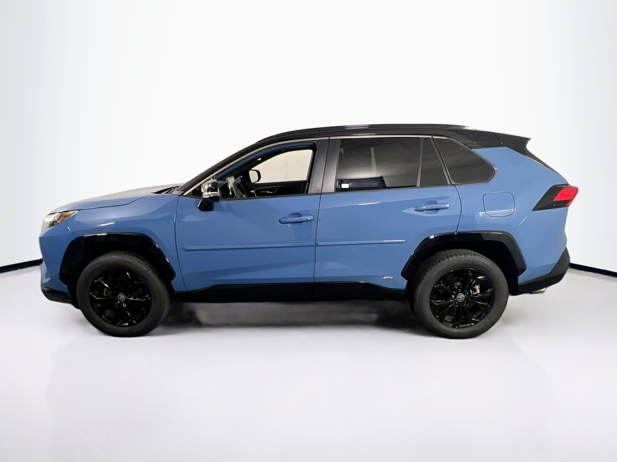 Used 2022 Toyota RAV4 XSE w/ XSE Grade Weather Package AWD/4WD image 8