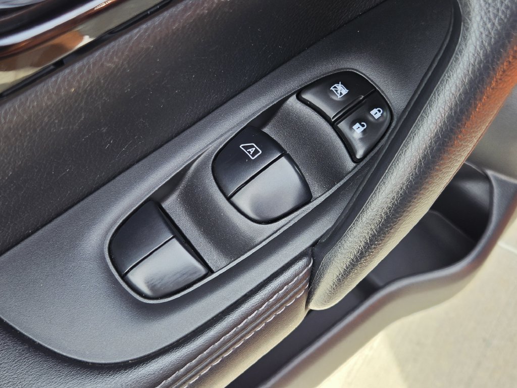 Used 2022 Nissan Rogue Sport SL AWD/4WD image 31