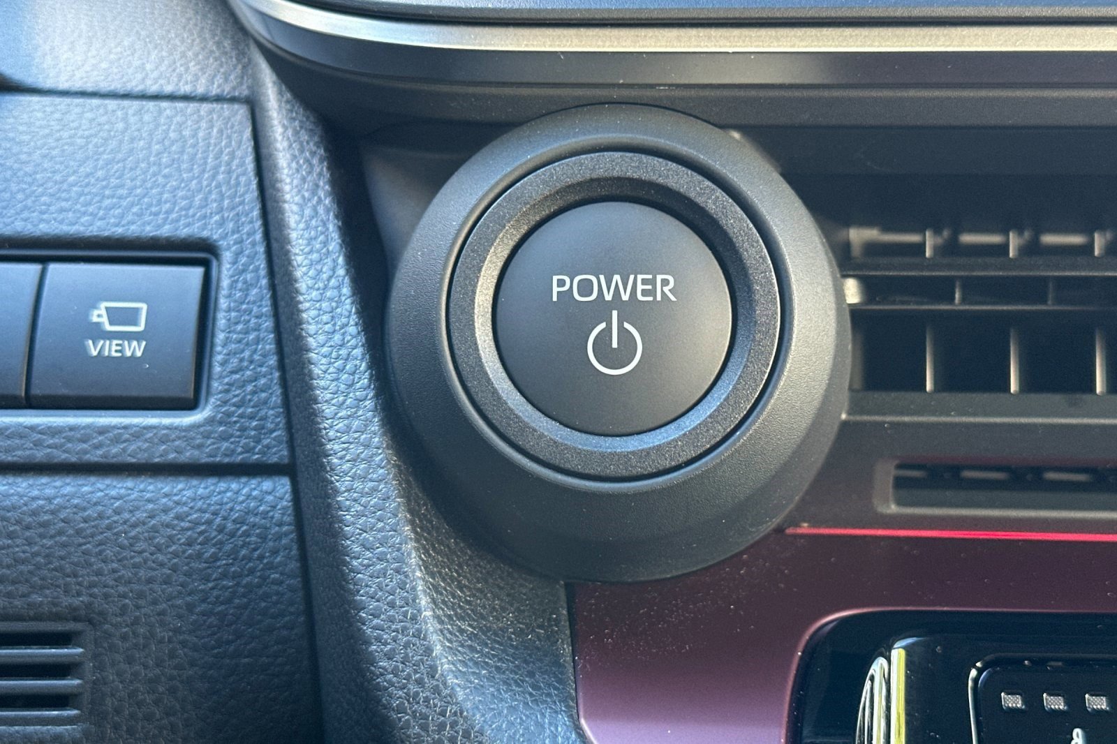 Used 2025 Toyota Prius Plug-In Hybrid image 34