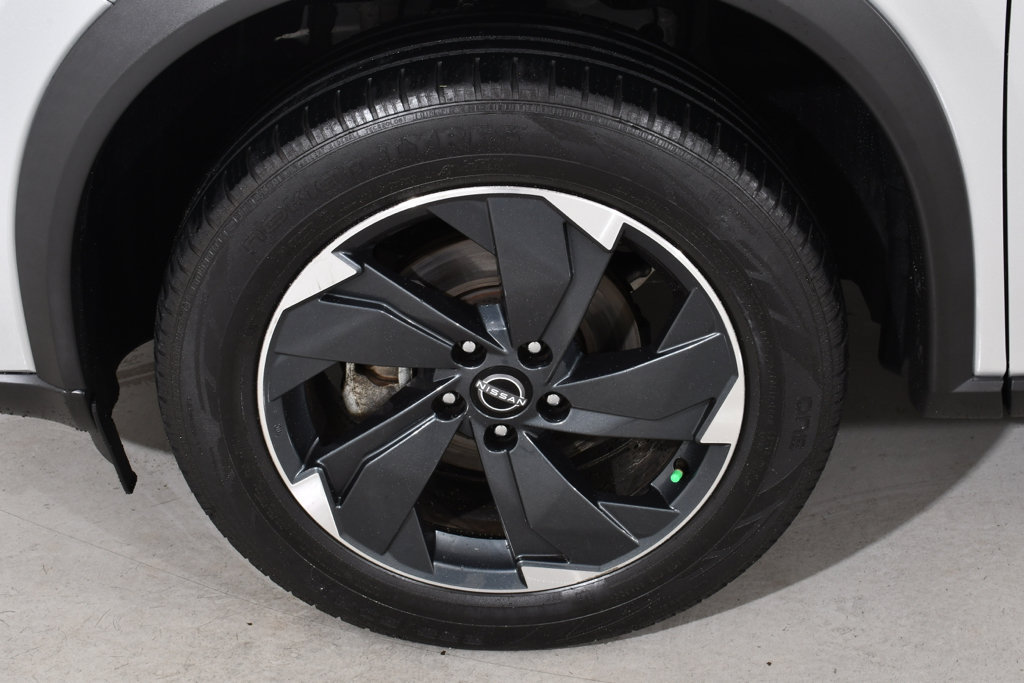 Used 2024 Nissan Rogue SV AWD/4WD image 23