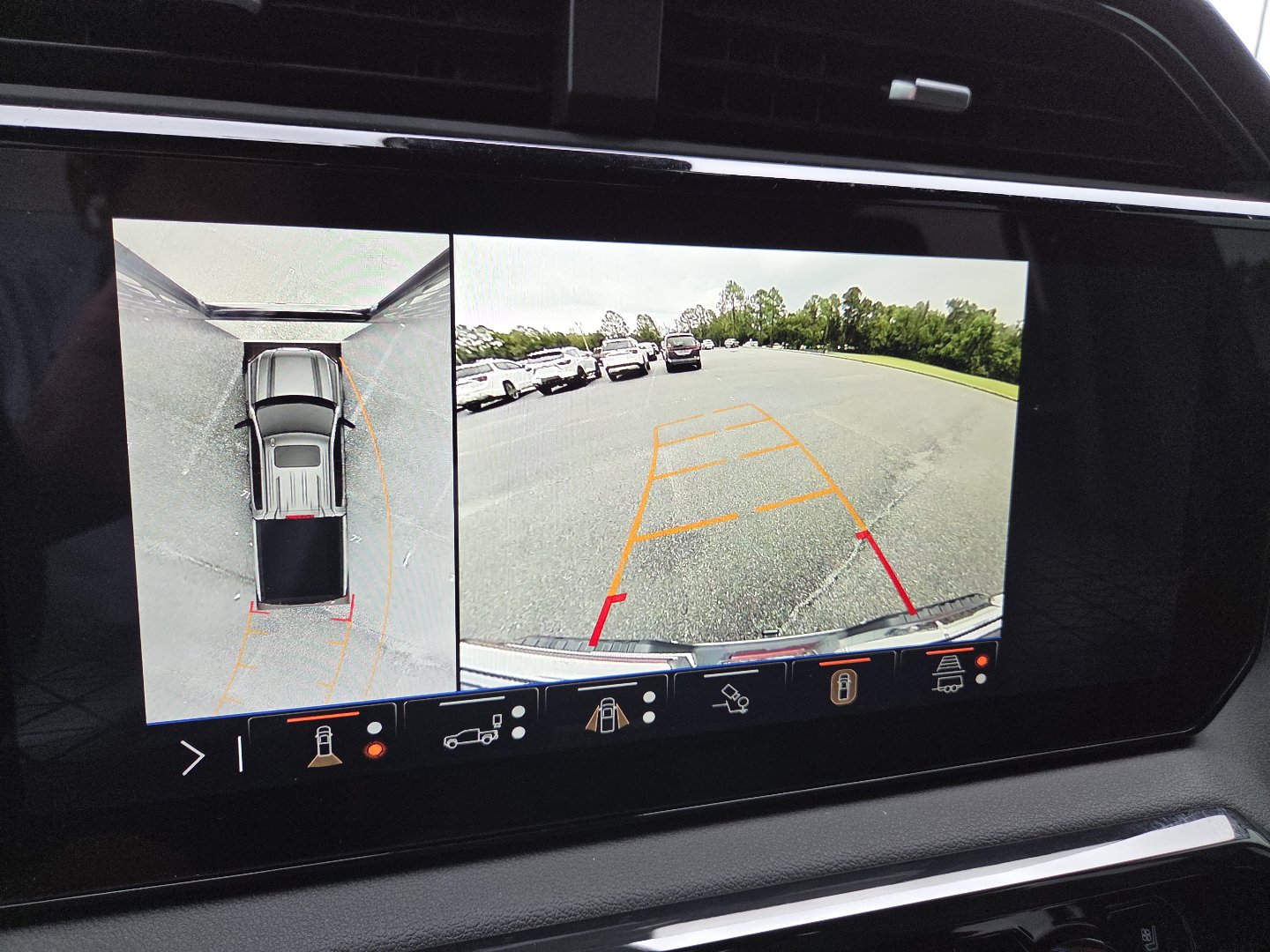 Used 2025 GMC Sierra 1500 AT4 w/ Technology Package AWD/4WD image 10