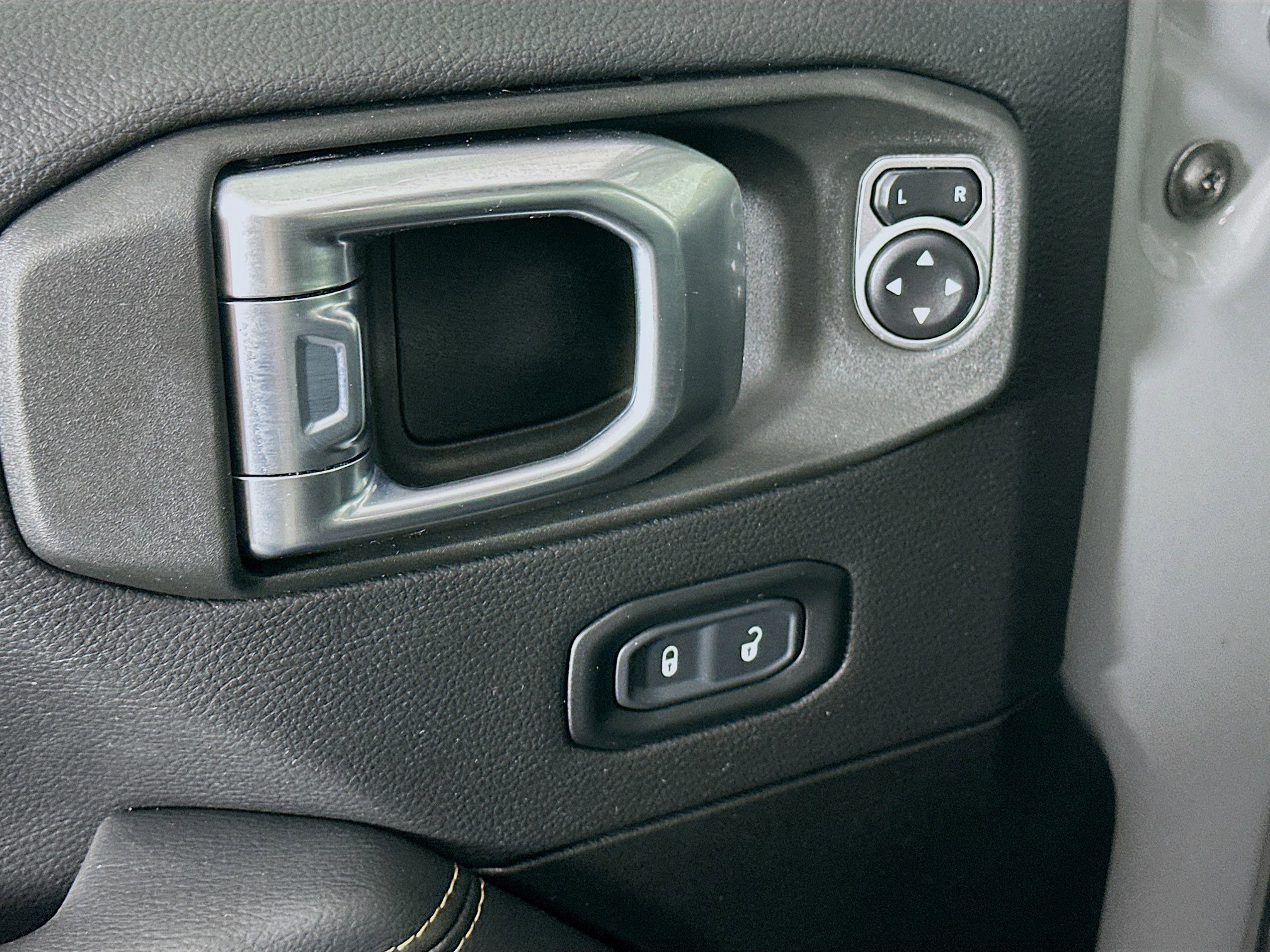 Used 2023 Jeep Wrangler Unlimited Sahara image 15