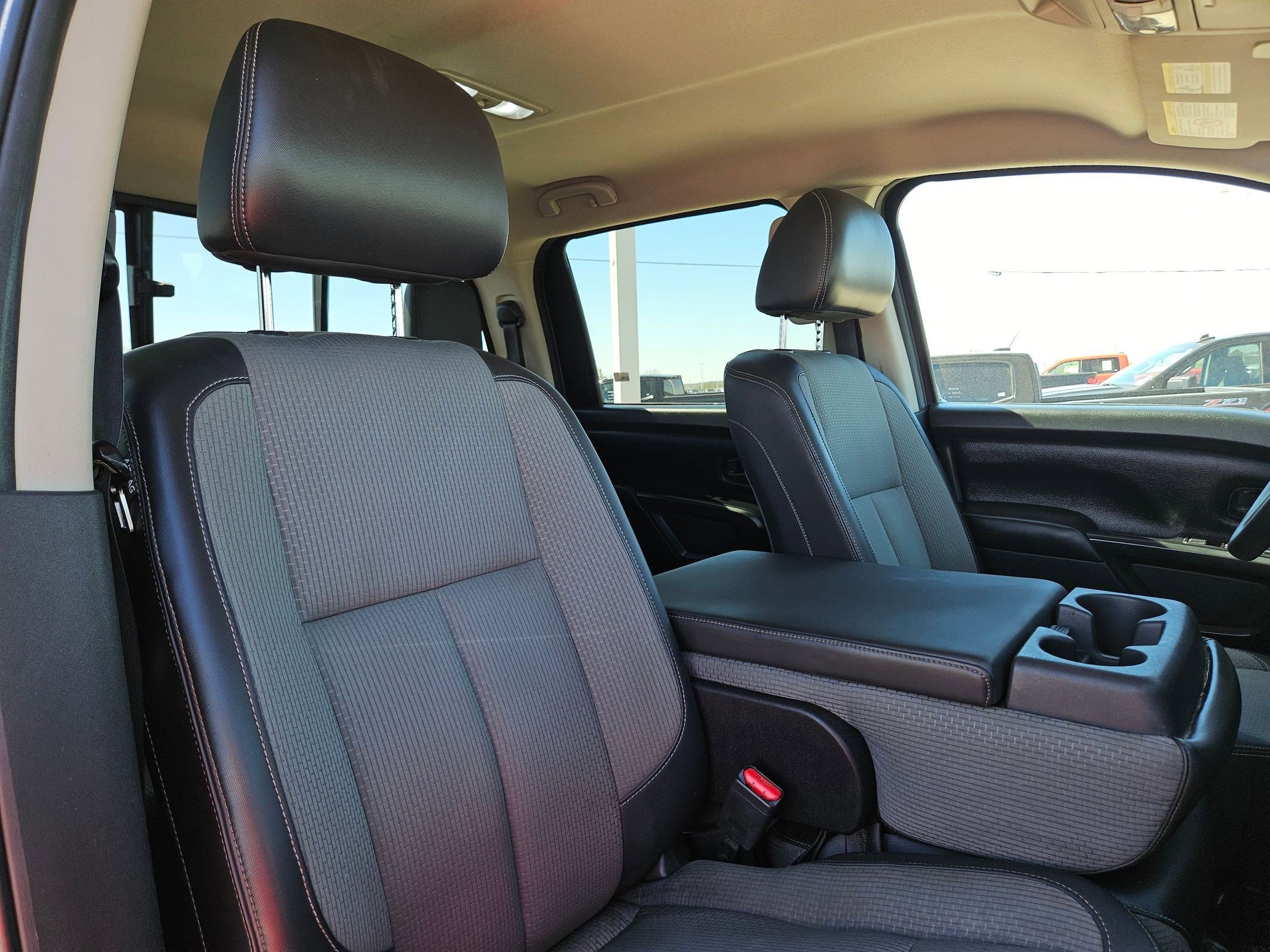 Used 2017 Nissan Titan S image 29