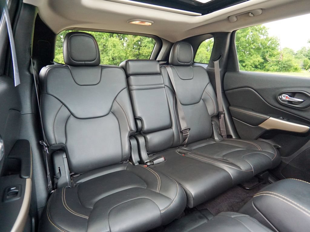 Used 2018 Jeep Cherokee Limited AWD/4WD image 35