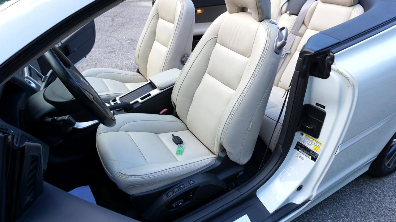 Used 2011 Volvo C70 T5 image 17
