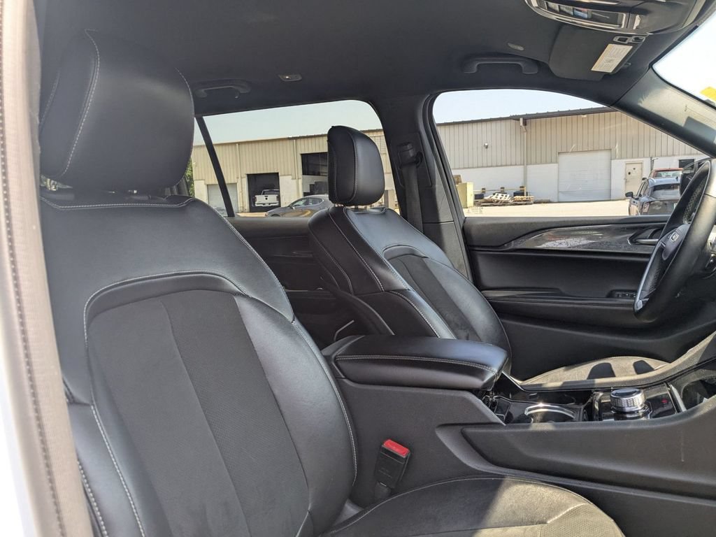 Used 2022 Jeep Grand Cherokee L Laredo AWD/4WD image 35