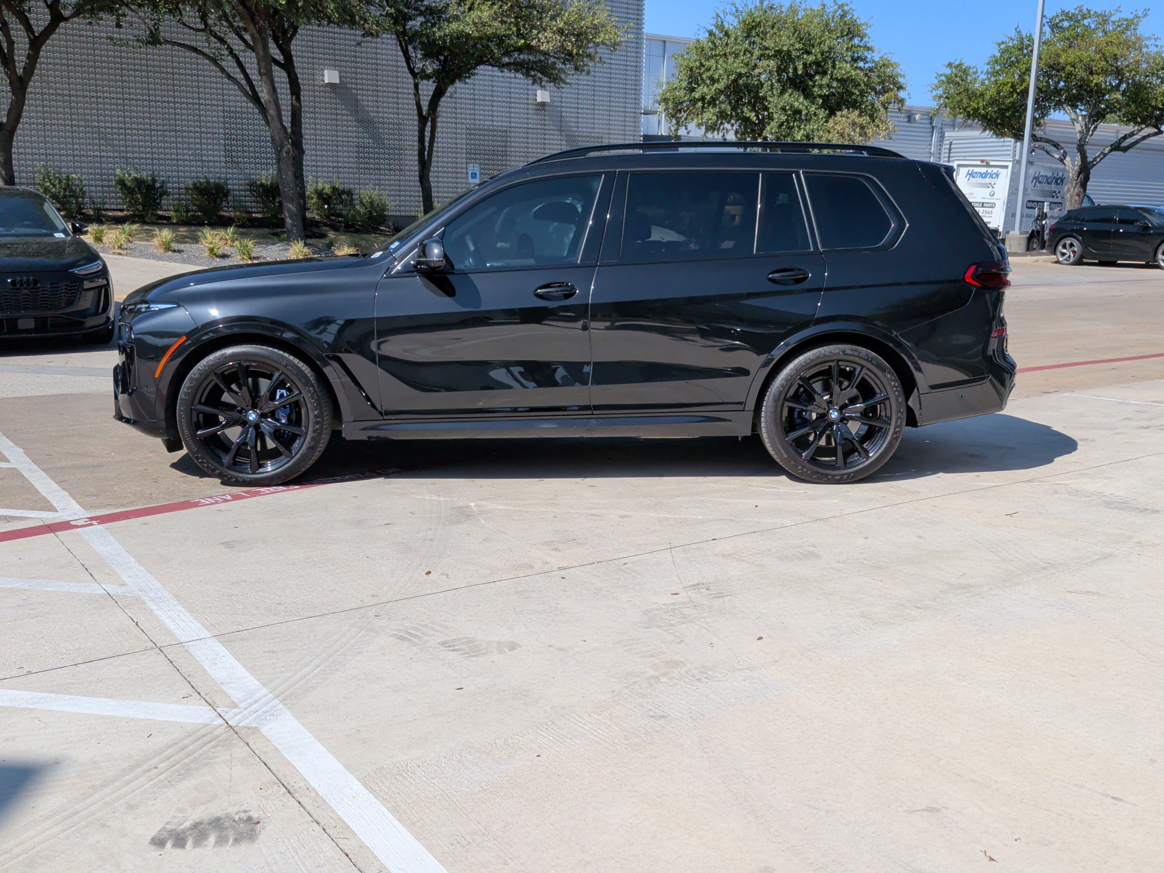 Used 2024 BMW X7 xDrive40i w/ M Sport Package AWD/4WD image 7