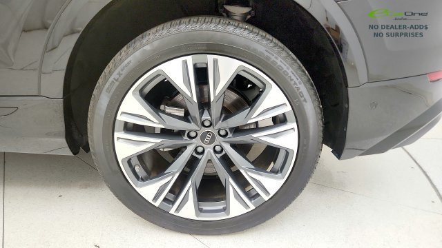 Used 2024 Audi Q8 Premium Plus AWD/4WD image 77
