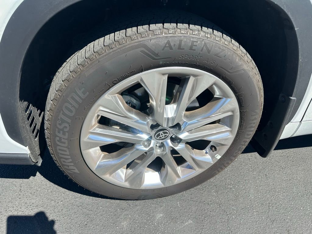 Certified 2026 Toyota Highlander Limited image 7